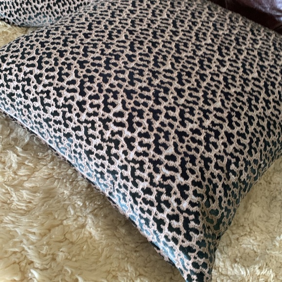 Set of 2 Leopard Print Throw Pillows velour‎ printed textured velvet down insert - Picture 7 of 13